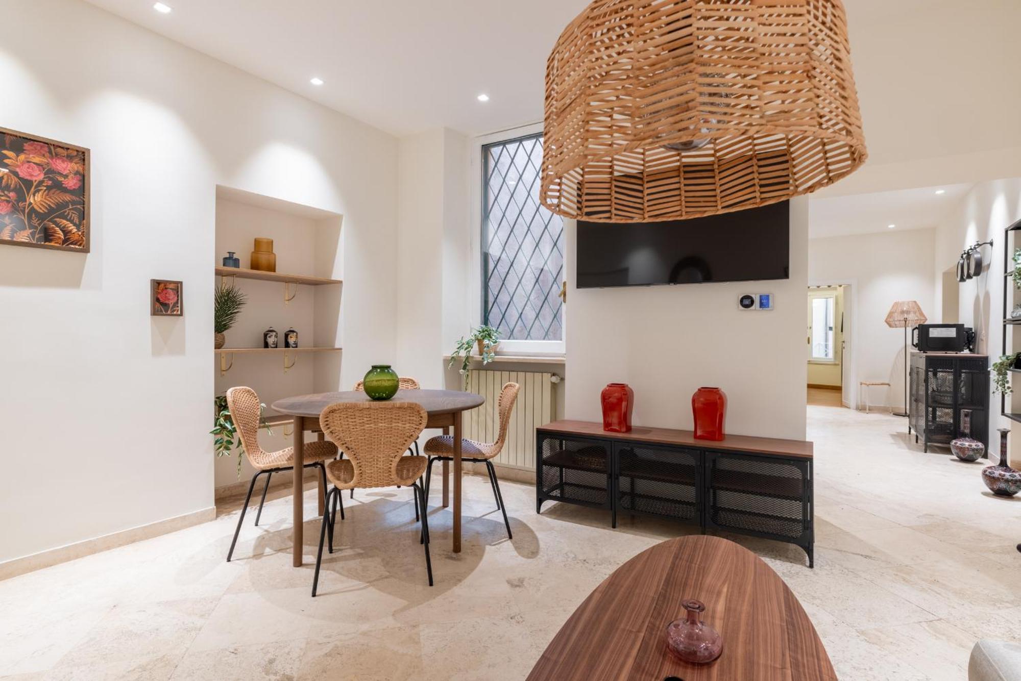 Charming 3 Bedroom Apartment In The Historic Center โรม ภายนอก รูปภาพ